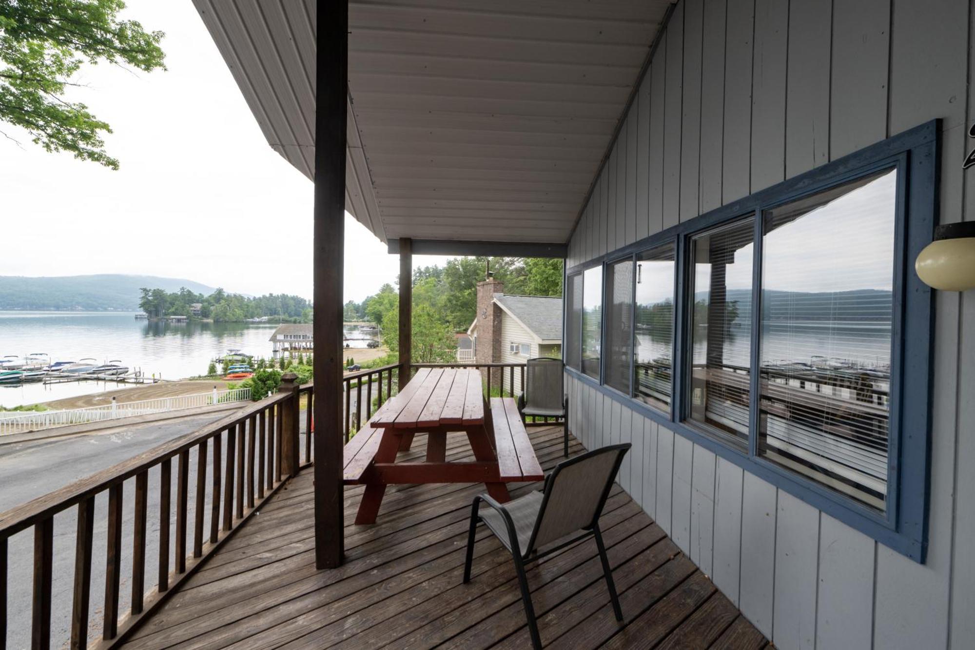Depe Dene Lakeside Resort Lac George Extérieur photo